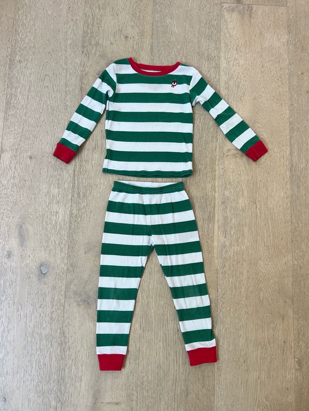 💜 FREE w/ any Bundle. 🎄 4T Christmas Holiday Pajamas / Thermal.